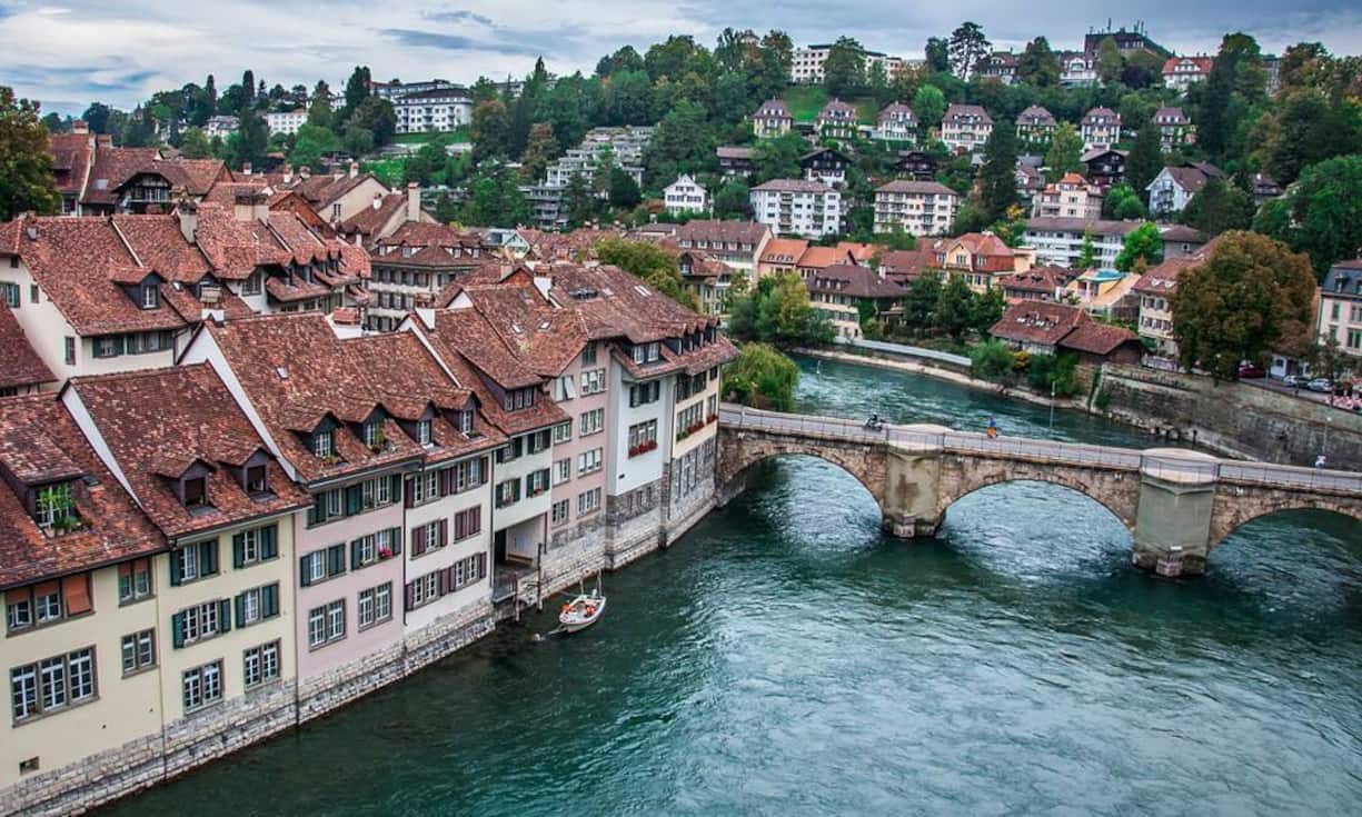 Platz 4: Bern Die Stadt an der Aare hat das Treppchen auch dieses Jahr nicht geschafft. Immerhin weist die Hauptstadt den besten Arbeitsmarkt der Schweiz vor, wobei dagegen vergleichsweise hohe Steuern anfallen (Rang 129).
Pixabay