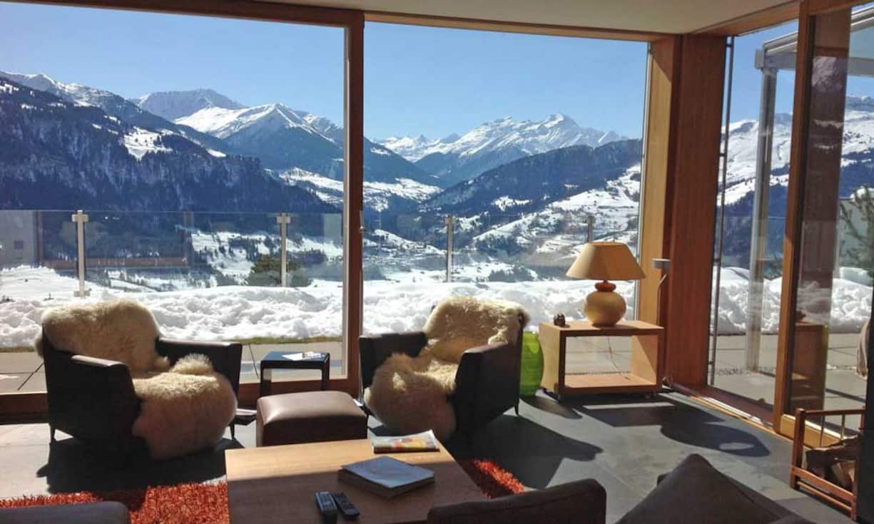 Das Haus, in welchem sich die Ferienwohnung befindet, wurde 2009 mit einem hohen Qualitätsstandard errichtet und zeichnet sich durch die exklusive Lage mit Weitsicht aus.