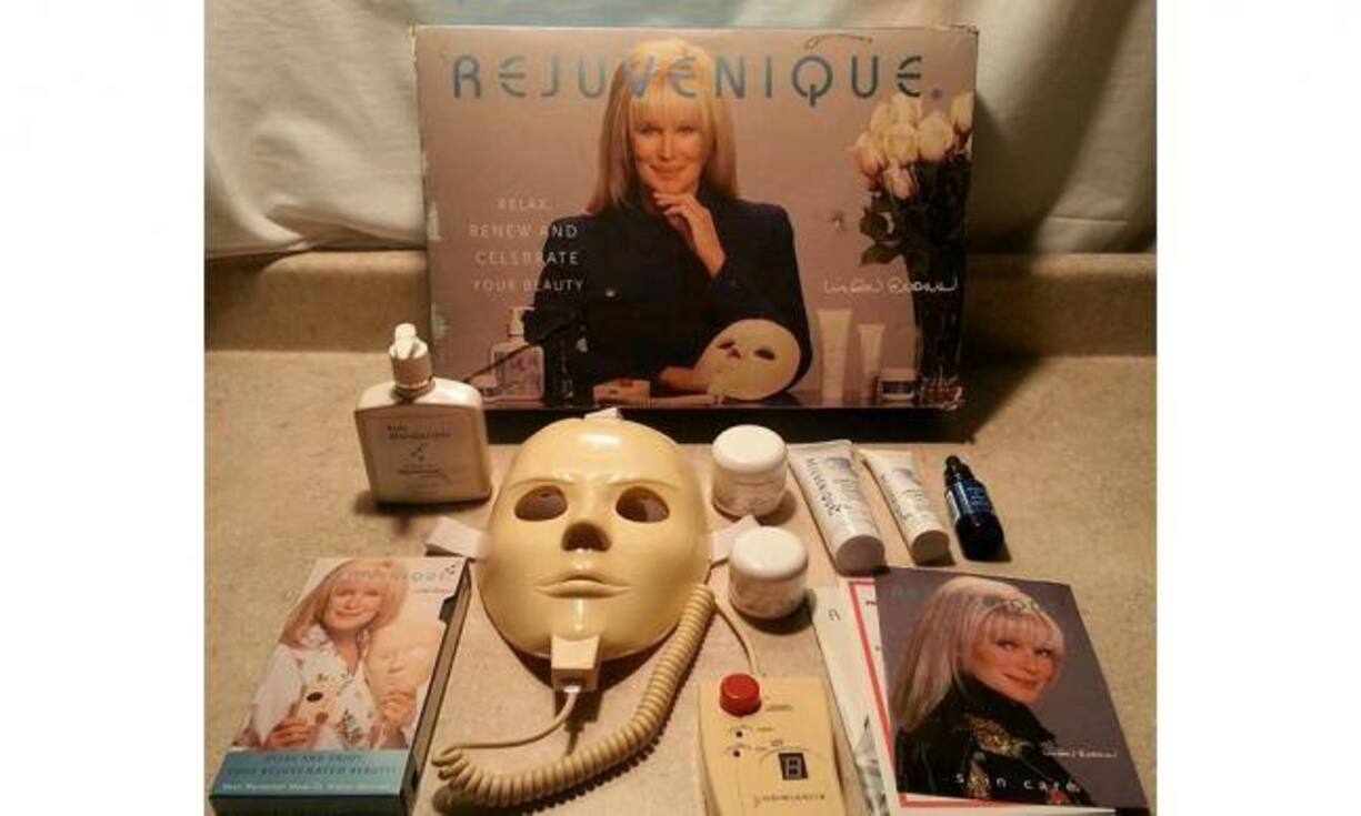 Rejuvenique
Der Gesichtsschocker Rejuvenique sollte für schöne Haut sorgen. Wer sich selbst vom «Failure»-Produkt überzeugen will, kann das Produkte über Ebay noch immer kaufen.Screenshot Ebay