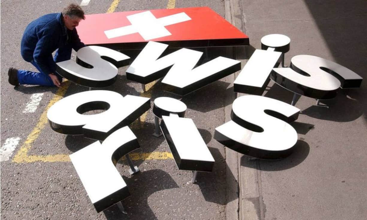 1. Oktober 2001: Die Swissair gibt die Selbständigkeit auf. Teile des Swissair-Flugbetriebs werden durch Crossair übernommen.