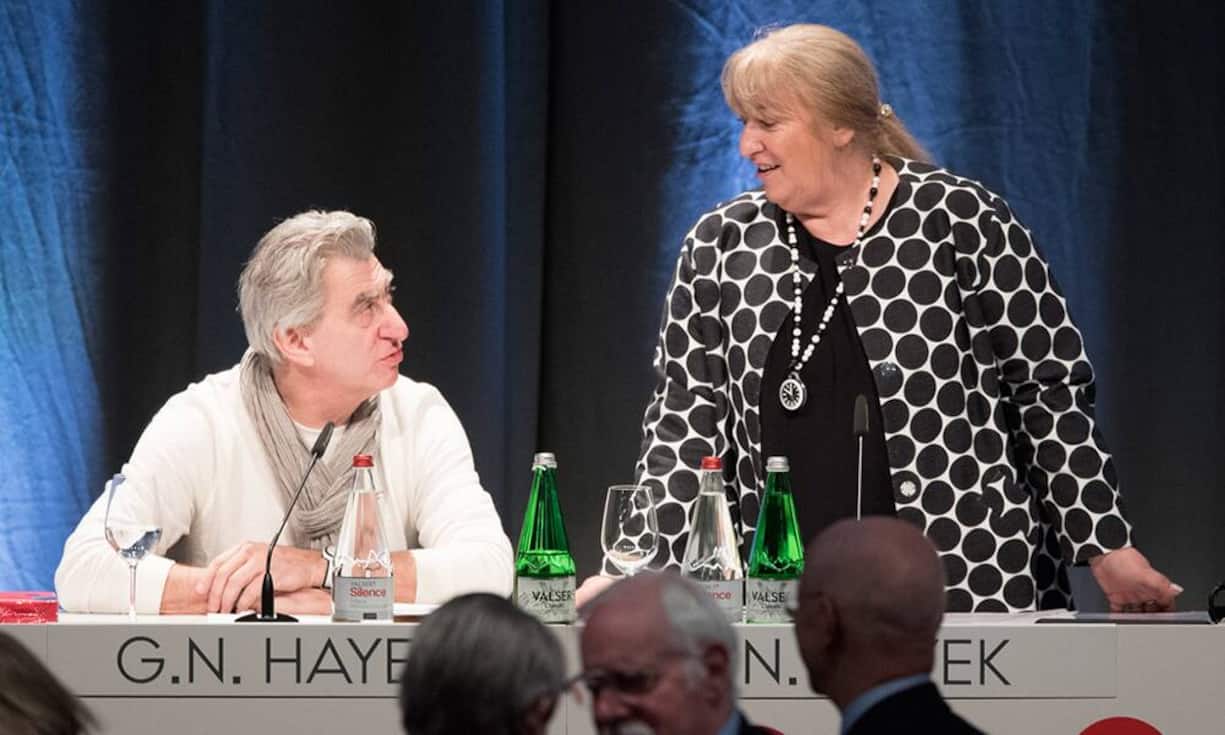 Aargau: Familie HayekEs war kein gutes Jahr für die Familie Hayek (im Bild Nick und Schwester Nayla), was die Finanzen angeht. Das Ziel, den Umsatz der Swatch Group erstmalig über 10 Milliarden Franken zu hieven, hat man weit verfehlt. Und der Börsenwert des Uhrenkonzerns hat gut ein Fünftel verloren. Mit 4 bis 4,5 Milliarden Franken Vermögen lässt sich ihr Konto dennoch gut sehen.