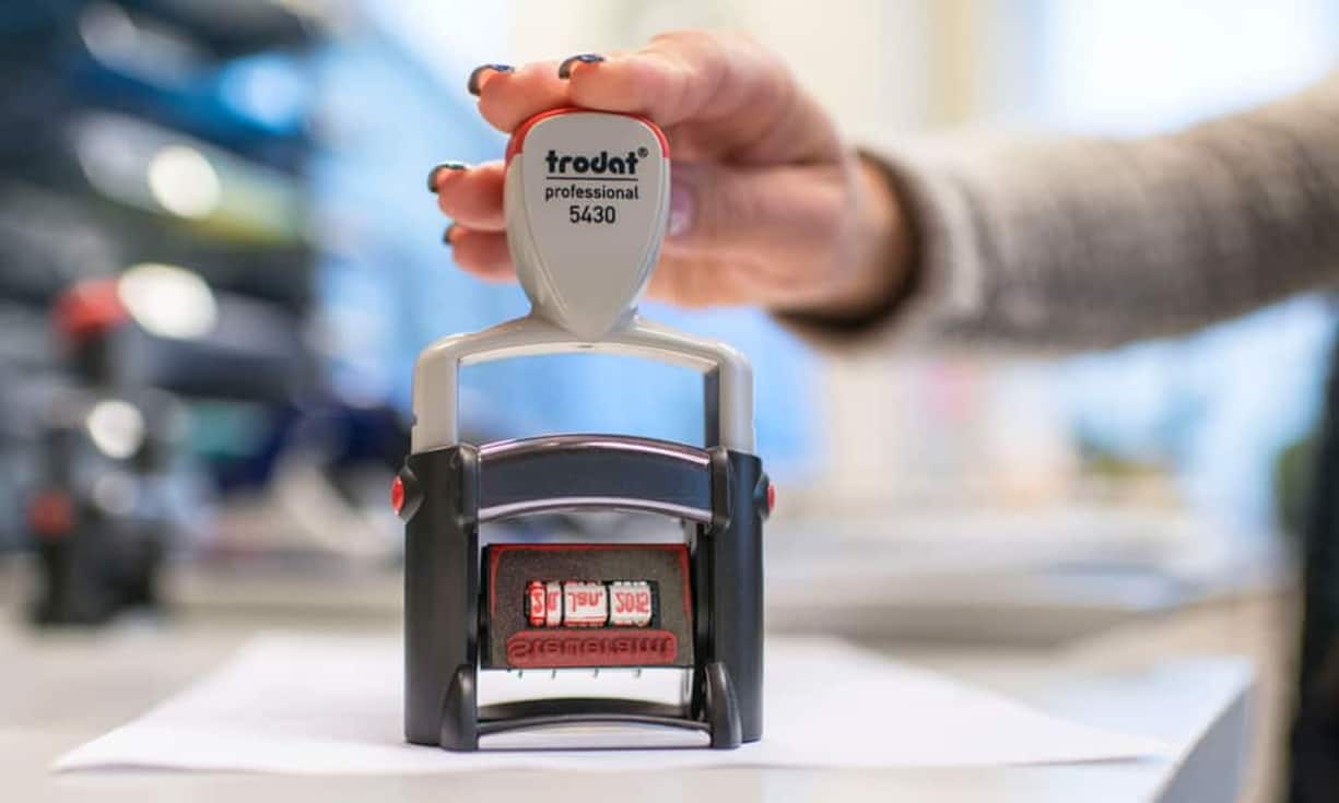 EinspracheEs sollte Einsprache erhoben werden, wenn der Steuerkommissar etwas abändert. Die Einsprache auch persönlich auf dem Steueramt zu begründen, ist möglich. Das Verfahren ist kostenlos, kann aber Monate dauern.