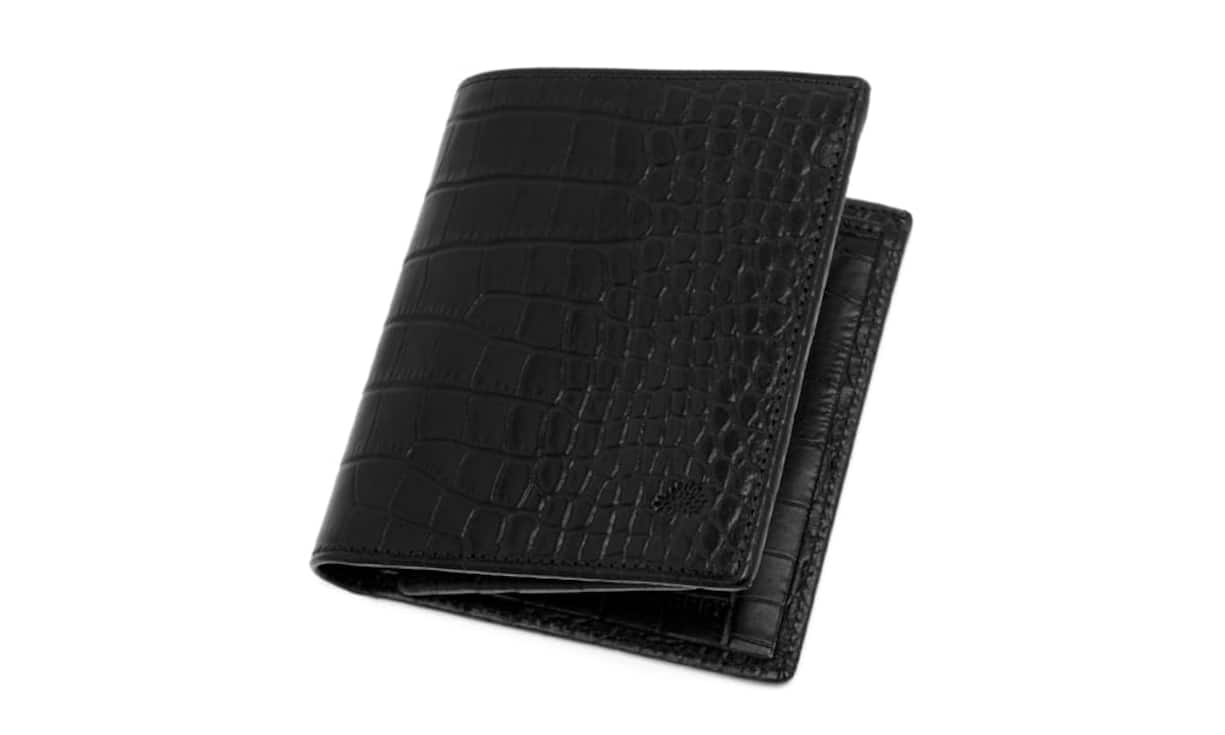 Handlich: Mulberry Dieses Portemonnaie aus Leder in Kroko-Optik von Mulberry bietet trotz reduzierter Grösse ausreichend Platz, wie zum Beispiel für acht Kreditkarten. Preis 250 Franken