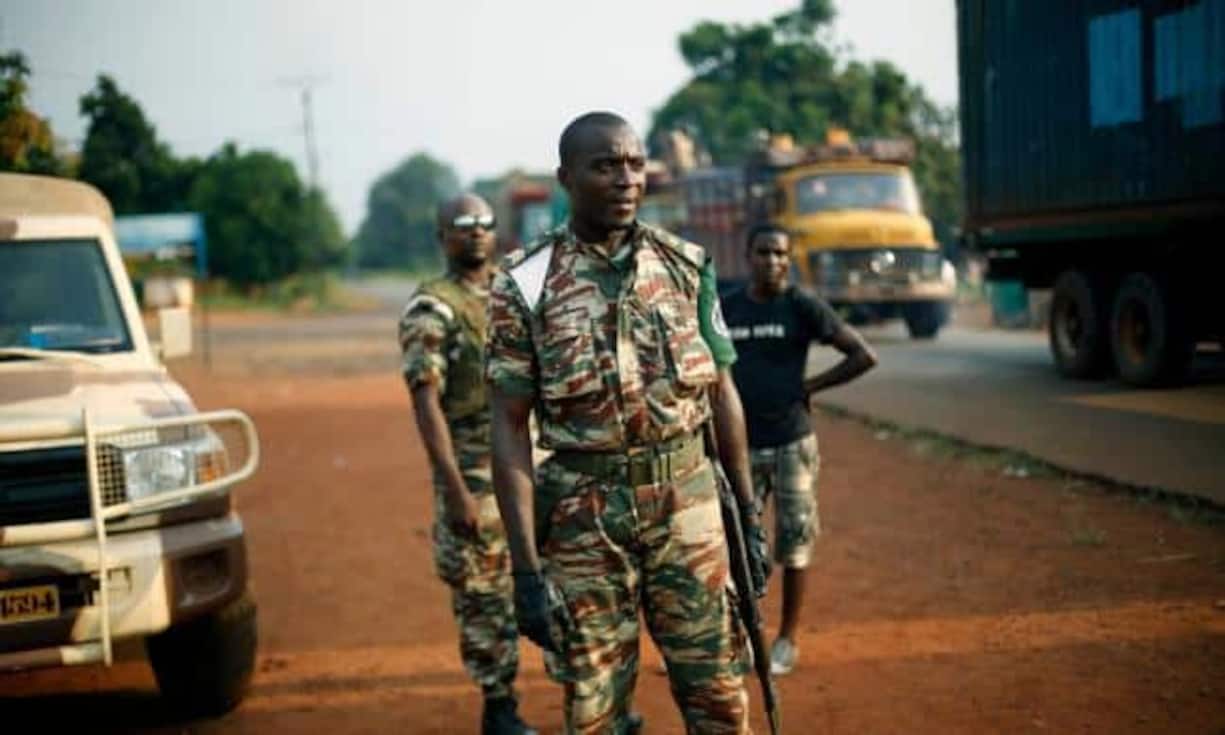 Subsahara:
Kamerun ist einer der Staaten, in denen unversteuerte Zahlungen am meisten boomen. Auch die Elfenbeinküste, Angola, der Kongo und andere zählen zu dem Bereich, in dem die Schwarzgeldrate um 13,2 Prozent zugelegt hat.