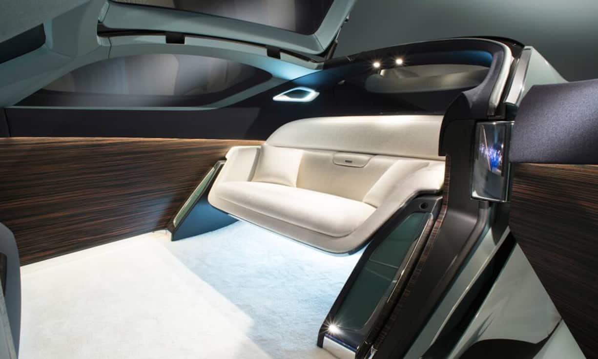 ... präsentiert sich einem ein schlichter, aber eleganter Innenbereich.