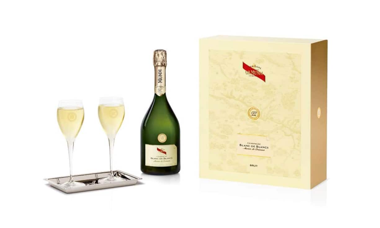 Mumm Blanc de Blancs 
Die richtigen Gläser gleich mit dabei. Geschenkverpackung mit zwei Tulpengläsern. Im Fachhandel, 199 Franken.