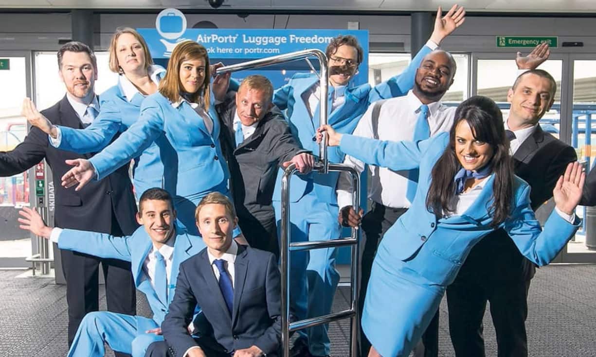 London City Airport - Gepäck liefern lassen: «Experience Luggage Freedom», so lautet der Slogan von AirPortr am London City Airport. Der neue Dienstleister fokussiert seinen Service auf Geschäftsreisende. Vom oder zum Flughafen stehen folgende Zielgebiete pro erstem Gepäckstück zur Auswahl: Airport Hotel, 15 Pfund, Central London, 25 Pfund und Outer London, 35 Pfund. Jedes zusätzliche Gepäckstück kostet 5 Pfund. Ab 15 Pfund