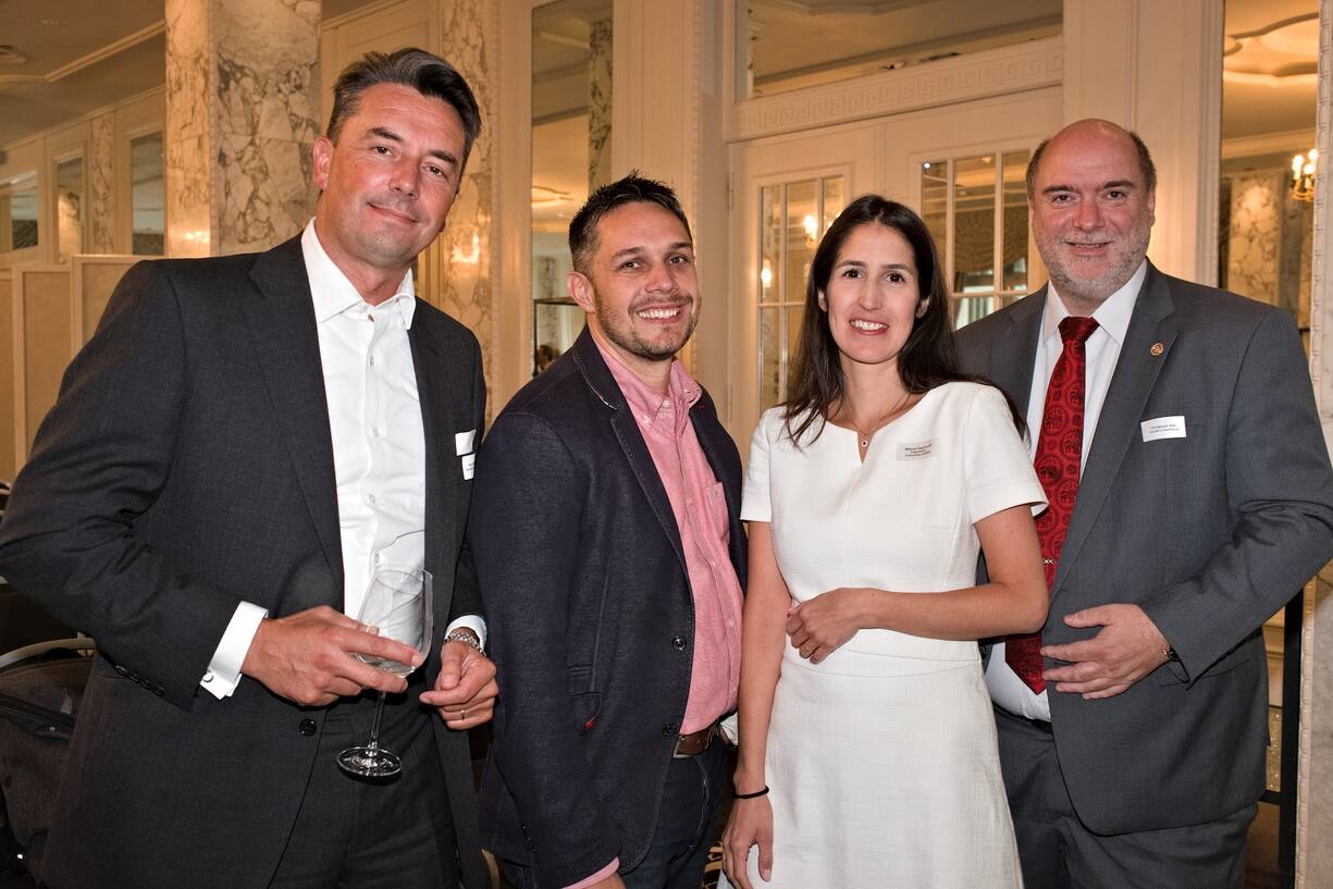 orstandsmitglieder von Consulting Cluster: Peter Burkhalter, Burkhalter Rechtsanwälte; Charly Suter, KMU-Digitalisierung; Milena Daphinoff, Präsidentin, Consulting Cluster; Christoph Beer, mundi consulting ag