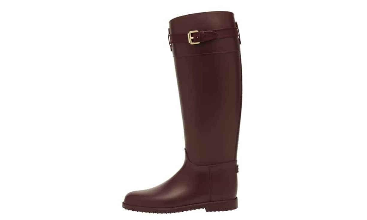 Elegant: Mullberry
Schmal geschnittene Gummistiefel in Reiterstil, mit einem guten Sitz von Mulberry. Auch in schwarz erhältlich. Preis 290 Franken