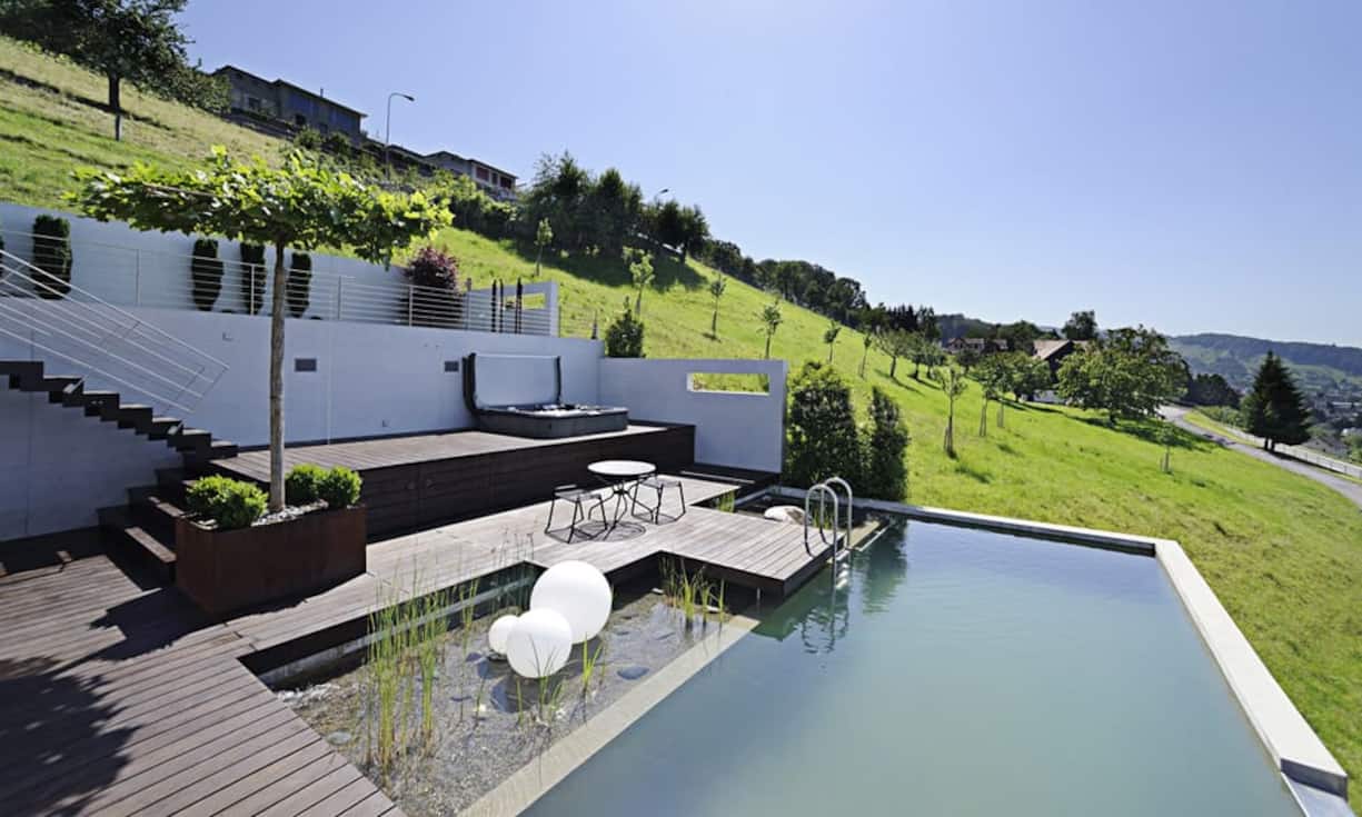 Dank der umliegenden Landwirtschaftszone sind die Besitzer vor künftigen Bauten geschützt, die die Aussicht verdecken könnten.