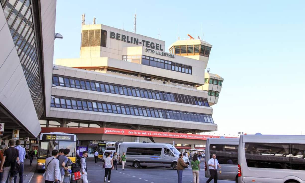 Den ersten Platz unter Europas Flughäfen bis zu 20 Millionen Passagieren belegt Berlin-Tegel. Höchstens drei Minuten dauert der Weg vom Sicherheitscheck bis zum Flugsteig an allen vier Terminals.Depositphotos.com/flik47