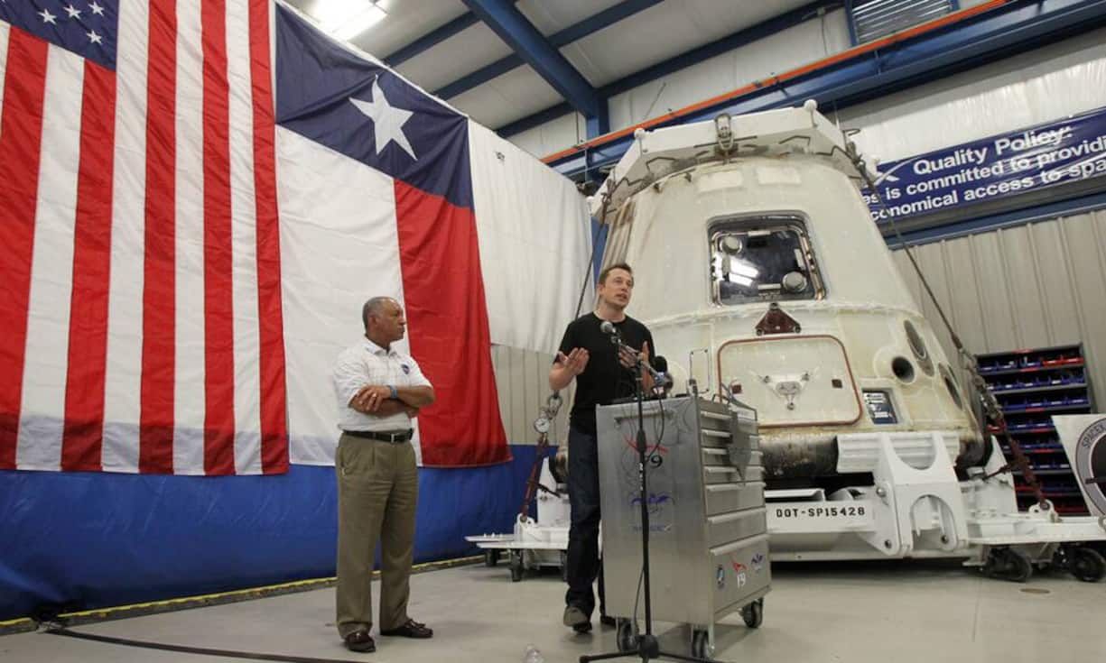 Firmenchef Elon Musk beschränkt sich nicht auf Autos und Batterien: Mit seiner Firma Space X ist er in auch der Raumfahrt tätig. Das selbst gesteckte Ziel ist ambitiös: Space X soll mithelfen, den Mars zu besiedeln.Bilder: Keystone/Flickr/Tesla