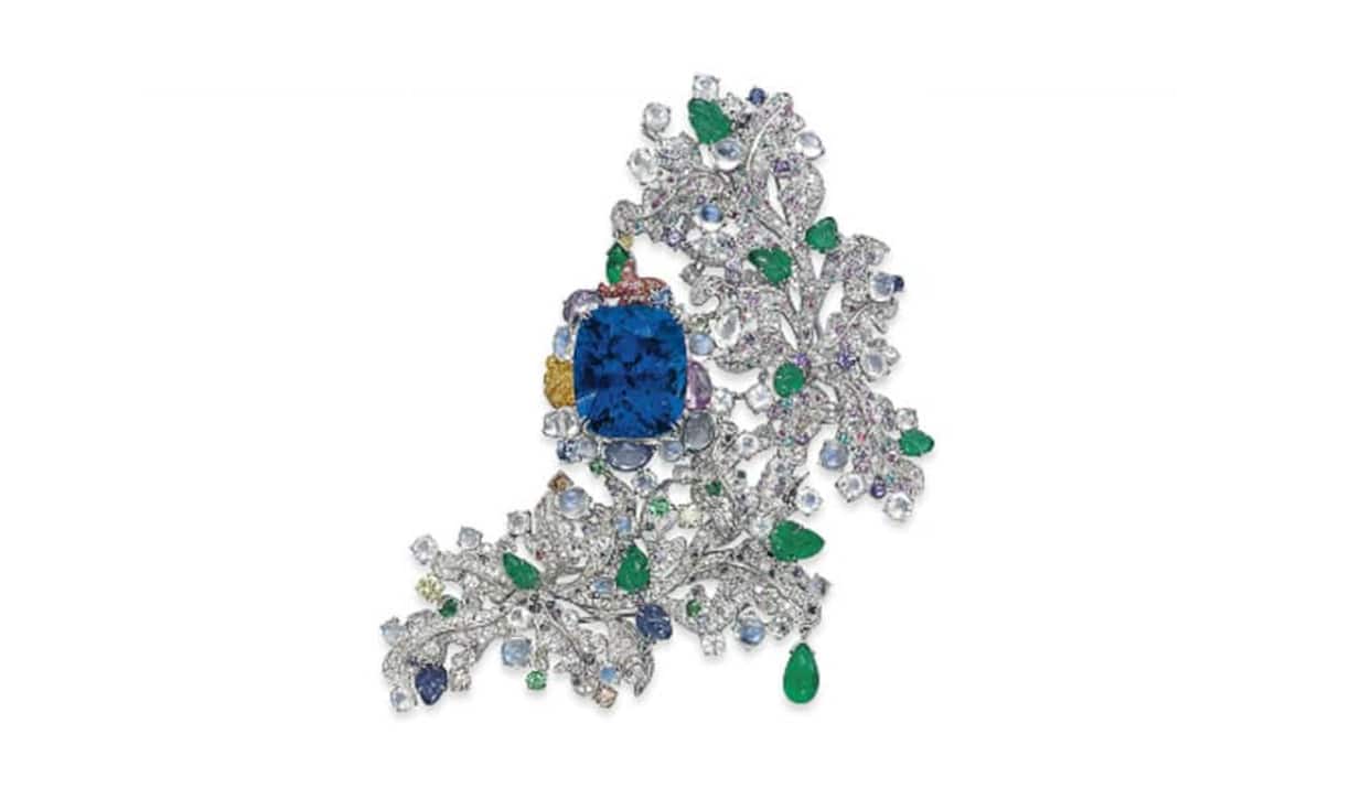 Neben dem orangenen Diamanten werden andere Schmuckstücke zum Kauf angeboten: Ein mit antiken Rubinen besetztes Paar Ohrringe aus dem 19. Jahrhundert (Preis zwischen 400'000 und 600'000 Franken),...