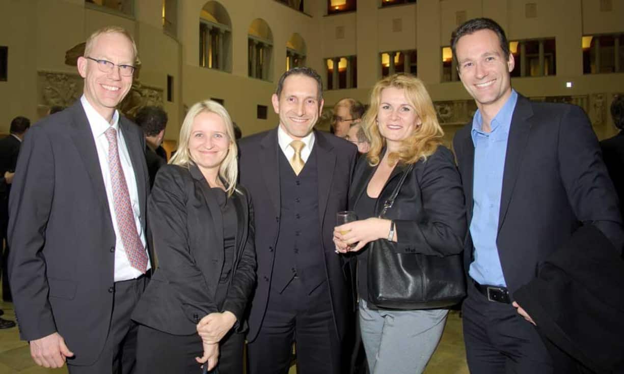 Peter Mathis, Director Credit Risk Management, CS AG;
Petra Jäk, Vice President Firmenkundenberaterin, CS AG;
Gerhard Hofer, Vice President Global Premium Mandates, CS AG;
Jasmina Milicevic, Director Fixed Income, UBS AG;
Urs Scheidegger, Leiter Credit Recovery, CS AG