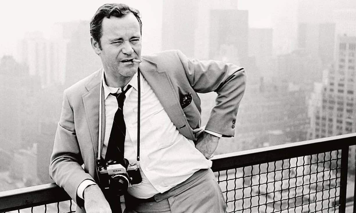 Jack Lemmon: Der amerikanische Filmschauspieler mit einer Nikon F am Set des Films «The April Fools» in New York, 1968. (Bild: Tom Caffrey / Globe Photos / interTOPICS)