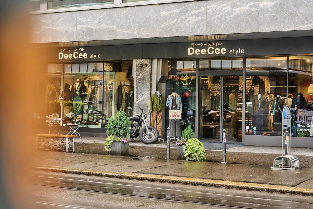 DeeCee style

Talacker 21

8001 Zürich

Insta: deeceestylezurich

Web: deeceestyle.ch