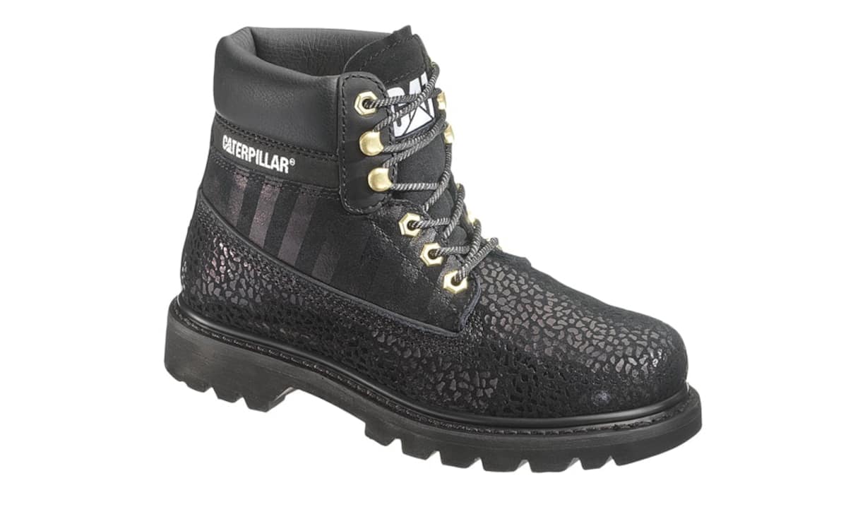 Robust: Catepillar
Eine gelungene Mischung aus modisch und funktional stellen diese robusten Stiefel mit glänzenden Metallösen und Prägemuster im Wildleder. Preis 199 Franken