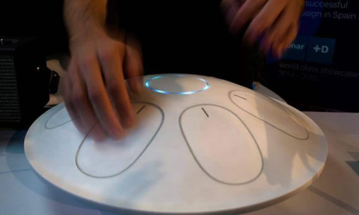 Für rund 950 Dollar kann Oval gekauft werden, das ein spanisches Startup an der 4YFN präsentiert. Das digitale Instrument hat die Form eines Ufos und kann ein Schlagzeug aber zum Beispiel auch eine Geige imitieren.