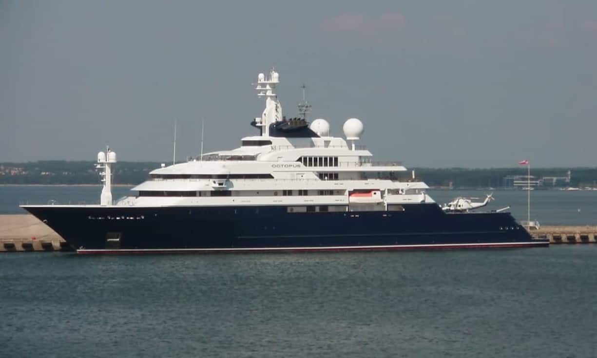 Platz 14: Octopus — 126 Meter Dieses Prachtstück gehört dem Microsoft-Mitgründer Paul Allen und liegt im Hafen von Antibes in Frankreich. Dort verbringt es die meiste Zeit fest verankert und dient sogar als Landeplatz für Helikopter. Quasis/Wikimedia/CC