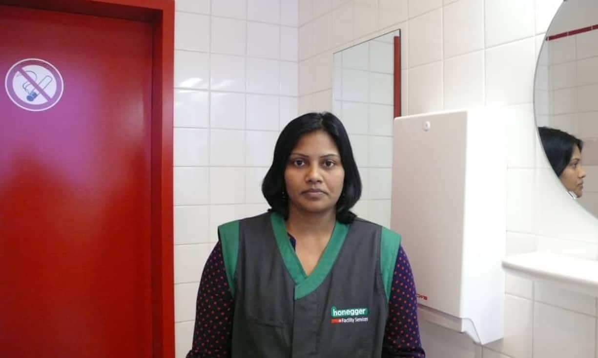 Constantine Merian (Schweiz) Putzfrau auf der Damentoilette: «Um die Messe anzuschauen habe ich keine Zeit.»Bild Yvonne Baldinini