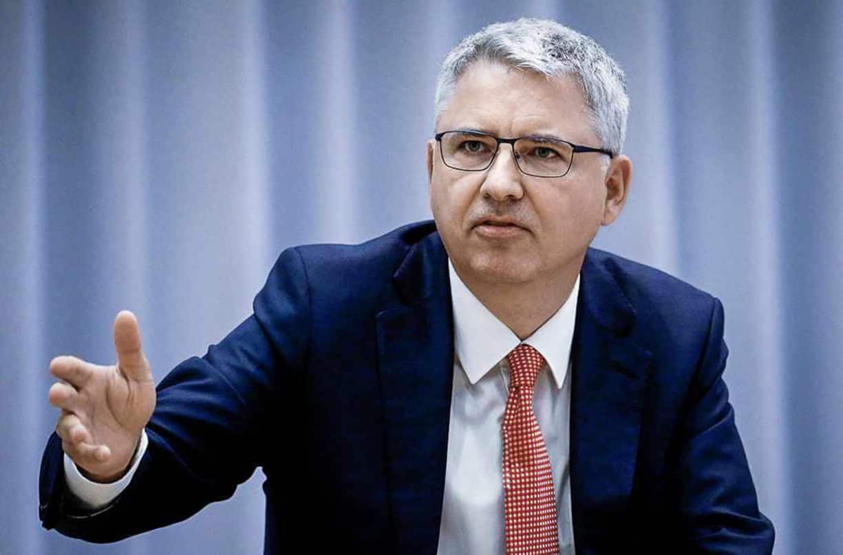 CEO Severin Schwan of Swiss healthcare company Roche addresses a media briefing as part of the company's 125th-anniversary celebrations in Basel, Switzerland, September 28, 2021. REUTERS/Arnd Wiegmann - RC22ZP9ROO8A