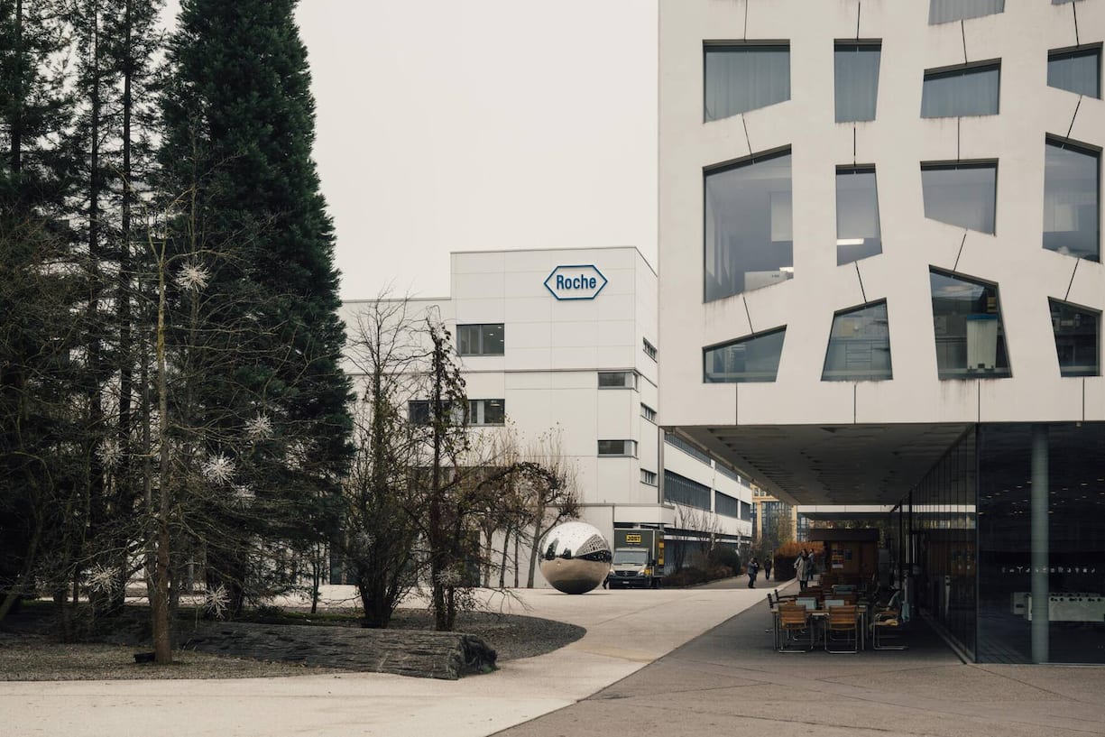 Roche war der Pharmapionier in Zug. Viele folgten. Die Basler sind heute der grösste Arbeitgeber. Fast 3000 Personen arbeiten für Roche Diagnostics in Rotkreuz.
