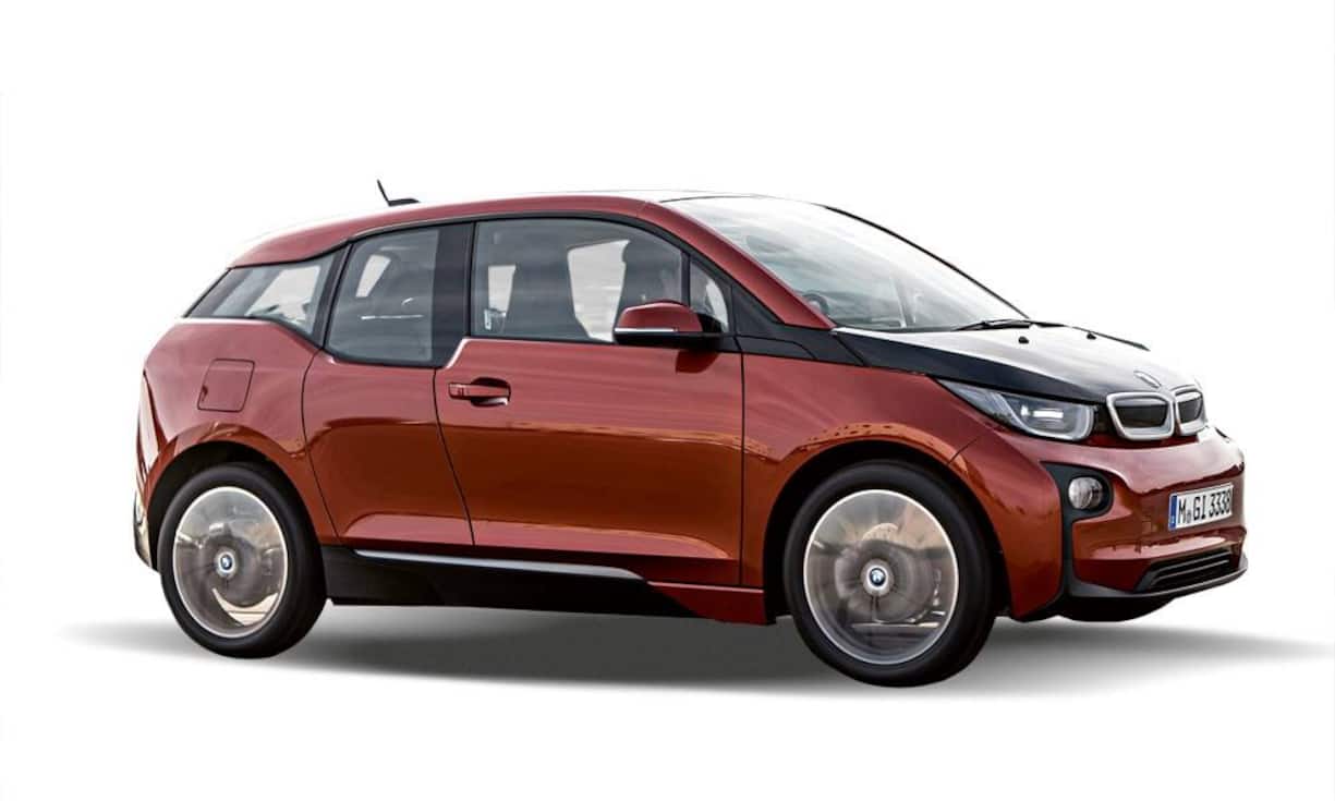 BMW i3: Vier Sitzplätze, ein kleiner Kofferraum und darüber eine knapp vier Meter kurze Karbonkarosserie: So sieht die Elektrovision aus. Der i3 verfügt über 125 kW (170 PS) und 250 Newtonmeter, ist bis zu 150 km/h schnell, schafft mit einer Batterieladung 160 Kilometer und soll das erste einer ganzen Reihe von BMW-Elektroautos sein.