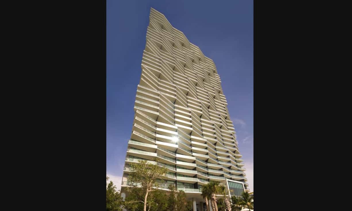 Platz 6: Icon Bay in Miami (USA); 139 Meter hoch, 42 EtagenArchitekt: ArquitectonicaDas Design der Fassade ist inspiriert von Meereswellen. Der dazugehörige Park wurde von GEO Arquitectonica gestaltet, diese haben ebenfalls das Museum of Modern Art in Miami entworfen.Robin Hill