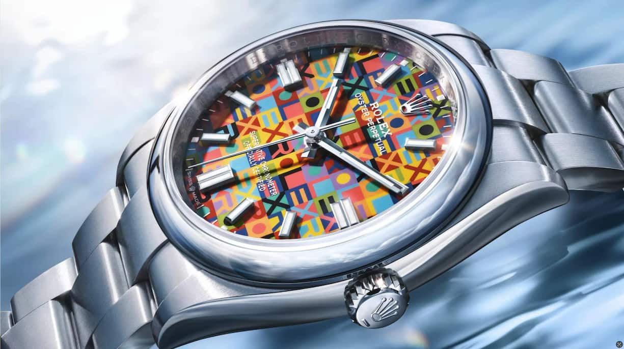 Seit ein paar Jahren bringt Rolex immer mal wieder verspielte Varianten ihrer alles dominierenden Klassiker auf den Markt. Die Oyster Perpetual 36 mit farbigem Zifferblatt, das mit den fünf Buchstaben des Firmennamens spielt, ist die diesjährige Variante. Und sie ist mit 6000 Franken nicht nur preislich ­überraschend attraktiv, sondern eben auch optisch. Und dank Limitierung wohl ein bleibendes Asset.