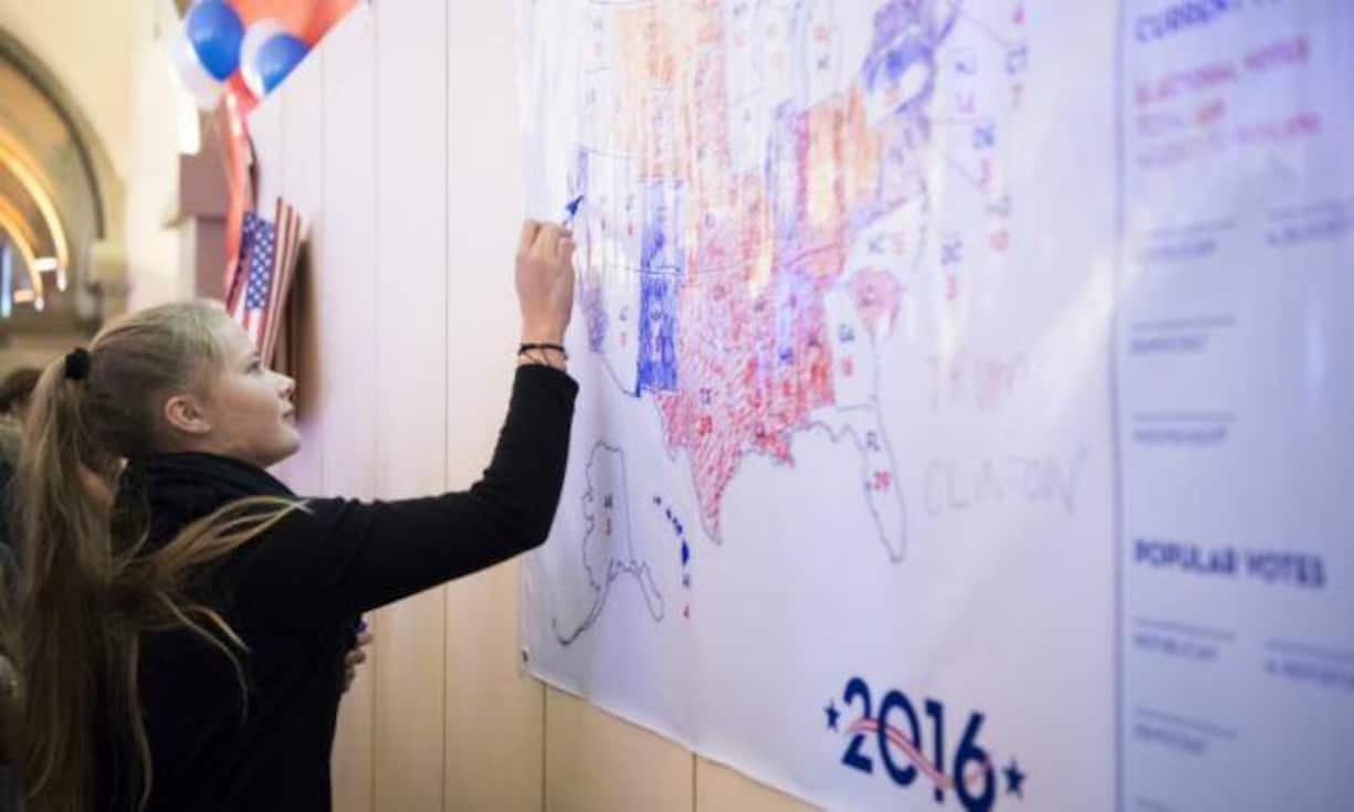 Auch in der Schweiz wird mitgefiebert und gezählt, zum Beispiel im Kornhaus in Bern organisiert von der US-Botschaft.