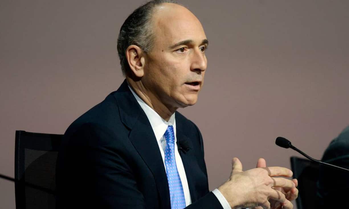 Platz 3: Joe Jimenez - CEO von NovartisDer Novartis-Chef hat 2016 insgesamt 10,6 Millionen Franken verdient. Novartis verwendet für die Bezifferung des Gehalts neu die sogenannte «realisierte Kompensation». Der Wert der gesamten Entschädigung, die dem CEO in 2016 zugesprochen wurde, wird mit knapp 12 Millionen Franken ausgewiesen. Darin sind auch Boni enthalten, die erst 2018 bezogen werden können.