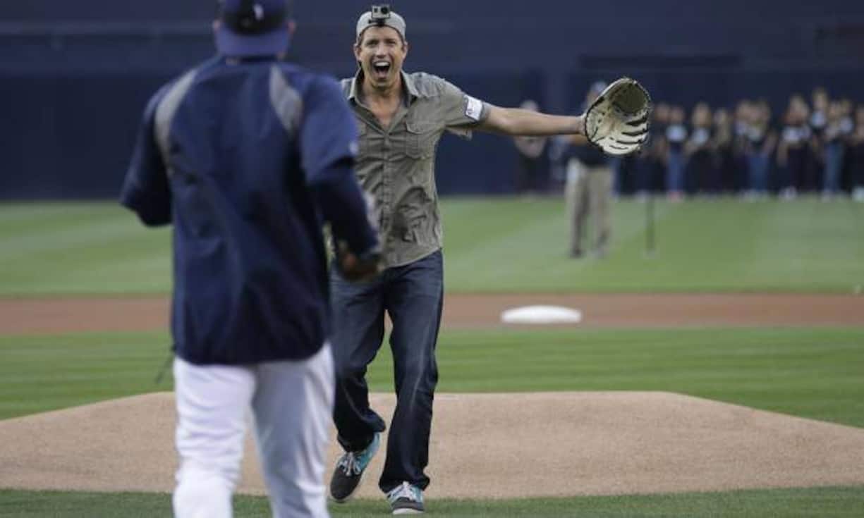 Für den 38-Jährigen hat sich die Idee ausbezahlt. Er gehört heute zu den Stars der Technologieszene und darf auch mal den ersten Ball in einem Profibaseball-Spiel werfen.