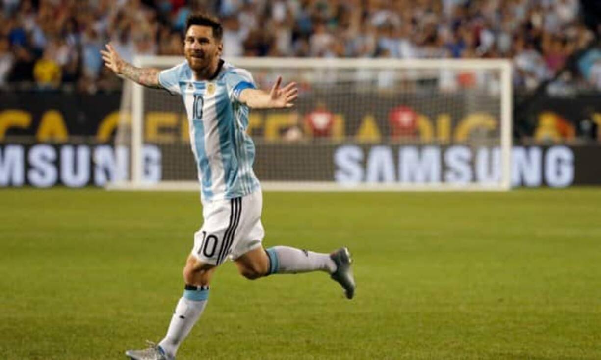 Platz 8:Turbulente Zeiten für den besten Fussballspieler der Welt: Gerade erst wurde Lionel Messi wegen Steuerbetrugs verurteilt, da werden Gerüchte laut, dass der Argentinier seinen Verein FC Barcelona verlassen will. Dabei verdiente er dort zuletzt nicht schlecht: Zusammen mit anderen Nebeneinkünften insgesamt 81,5 Millionen Dollar.