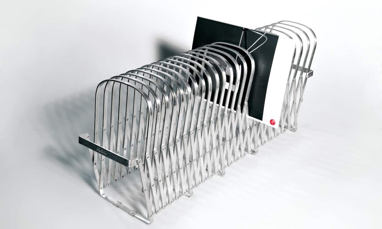 Der Collator von Radius bringt Ordnung und Übersicht. Er ist aus Aluminium und mit 10, 12, 18 oder 24 ausziehbaren Fächern erhältlich. Ab 100 Franken; www.radiusdesignshop.de