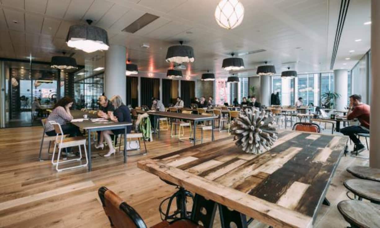 «Wir geben noch diese Woche Bescheid, ob wir Interesse haben.» Auch darauf sollte man sich nicht verlassen. Realität ist, dass Firmen deutlich länger brauchen, um alle Bewerber zu interviewen. Im Zweifel gilt: Eine Woche aufschlagen und erst dann nachfragen. Wochenlang sollte man aber auch nicht warten müssen.wework