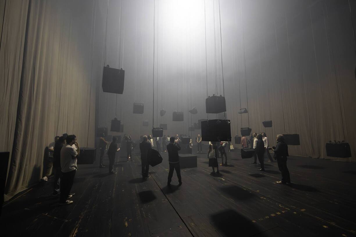 Der australische Künstler Ben Frost, Mentee des Briten Brian Eno, hat am Festival einen ­Riesenraum in die Dunkelheit ­verbannt und auf magische Art und Weise beschallt.