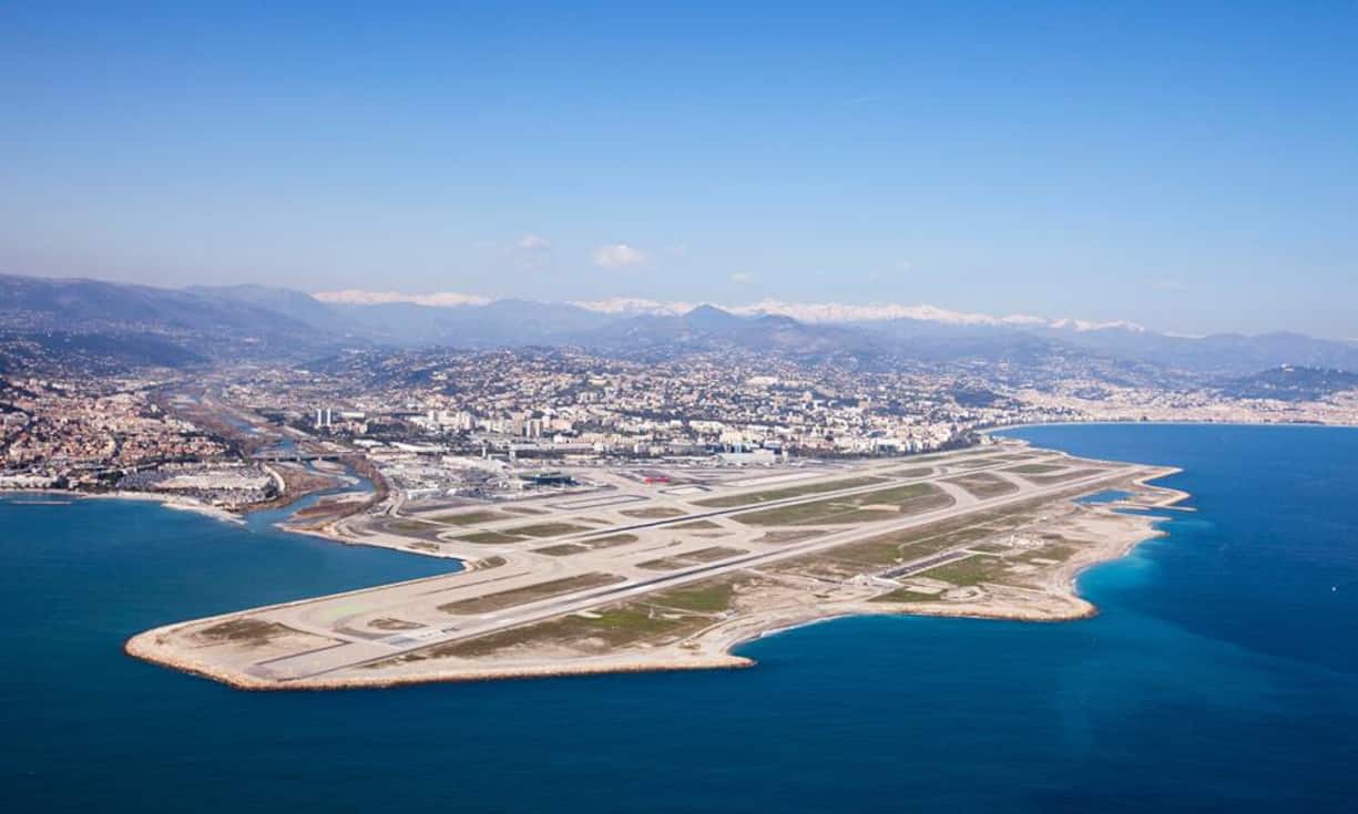 Das sonnige Nizza zu verlassen fällt Flugreisenden sicher nicht leicht. Zum Glück sind es ab der Sicherheitskontrolle nur mehr maximal fünf Minuten. Das macht Platz zwei unter Europas Flughäfen bis zu 20 Millionen Passagieren in Hinblick auf die Länge der Wege.Aeroport Nice Cote d'Azur