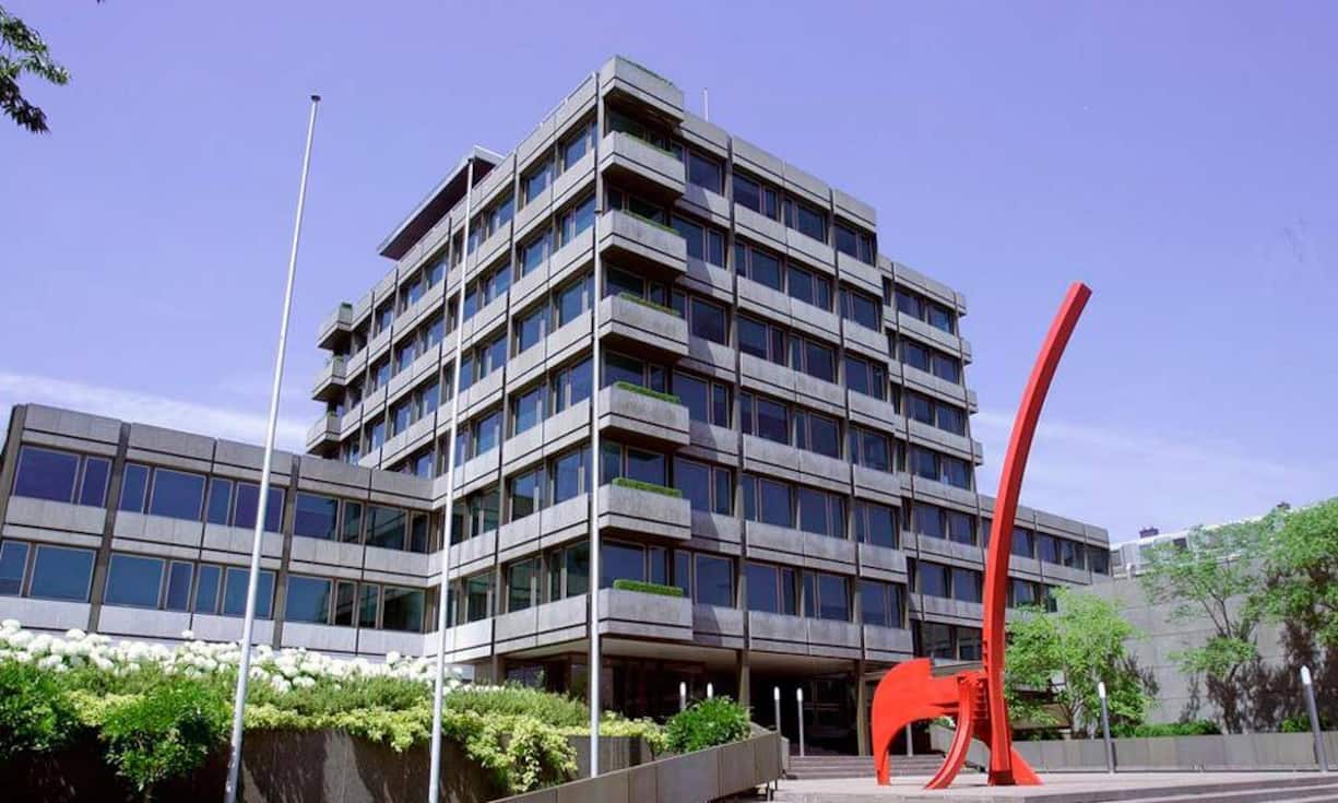 4. Swiss Re. Wertschöpfung 2013: 2,5 Milliarden Franken.