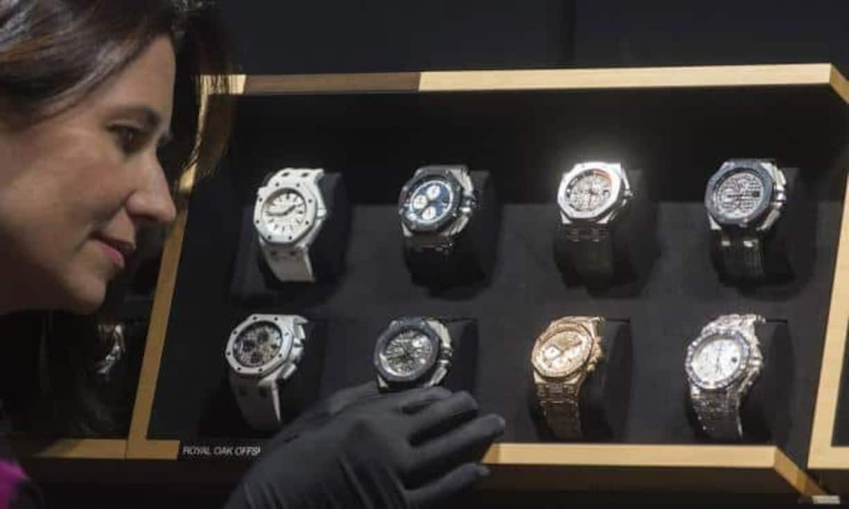 Am 25. Salon International de la Haute Horlogerie (SIHH) zeigen die Hersteller hochwertiger Uhren ihre Produkte auf 40'000 Quadratmetern Ausstellungsfläche in Palexpo-Liegenschaften in Genf. Zugang zum SIHH erhalten nur Fachbesucher, die von den Uhrenmarken eingeladen werden.