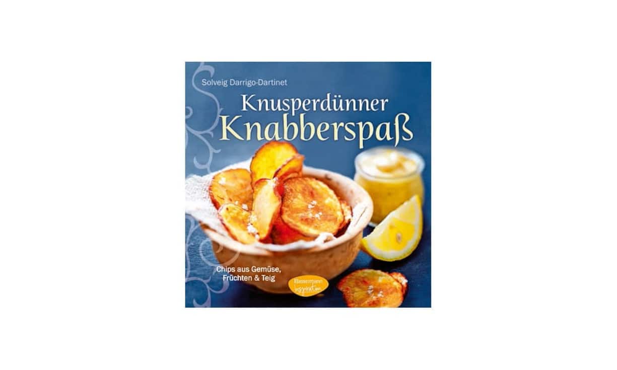 Die französische Originalausgabe heisst «Nouvelles Variations Gourmandes – Chips légumes et fruits». Nun liegt das Buch endlich auf Deutsch vor. Wer beim Stichwort Chips in erster Linie an Apéro denkt, wird seine Meinung spätestens beim Durchblättern ändern. Denn sie eignen sich zum Dippen, als Salatgarnitur, als knuspriges Pünktchen auf dem i für Haupt- und Dessertgerichte oder als Beilage zu Suppen. 
«Knusperdünner Knabberspass», Bassermann Inspiration, ca. 16 Fr.