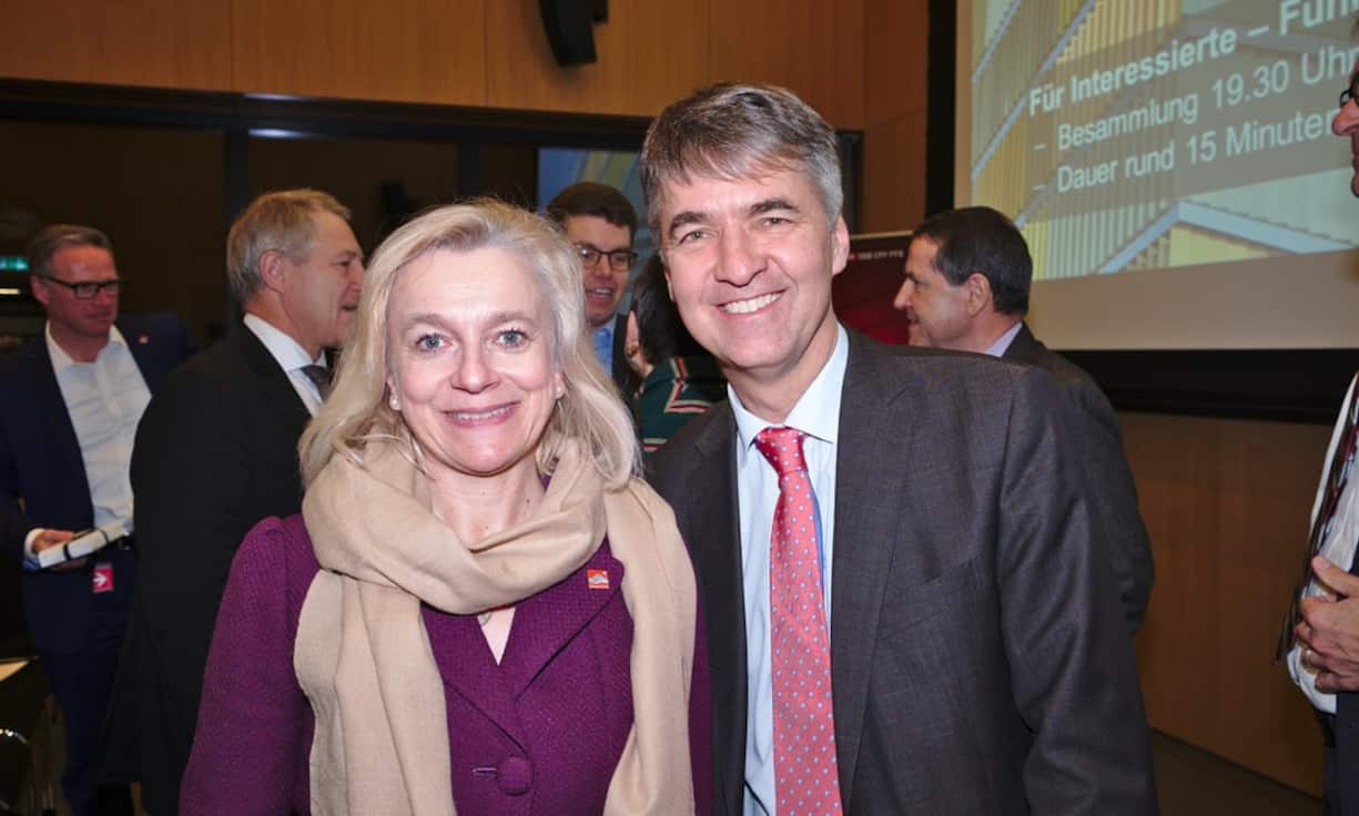 Kathrin Amacker, Leiterin Kommunikation, SBB; Alec von Graffenried, Stadtpräsident von Bern