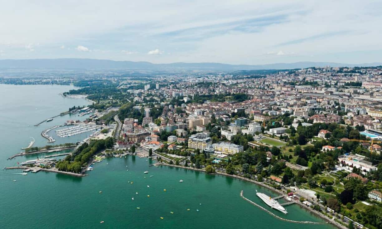 Die aktuelle Immobilienmarkt-Studie der ETH Zürich und des Vergleichsdienstes Comparis stellt schwache Anzeichen einer Blase fest. In welchen Bezirken die Angebotspreise für Wohnungen (Quadratmeterpreise) seit 2007 am meisten zulegten, zeigt dieses Ranking:Platz 10*: Lausanne - Hier stiegen die Preise um 54 Prozent.*Mehrfachplatzierung bei gleichem Anstieg