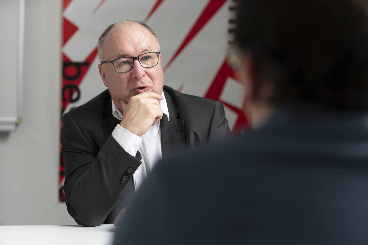 Pierre-Yves Maillard, president of the Swiss Federation of Trade Unions, photographed during a conversation at the federation's offices in Bern, Switzerland, on May 13, 2019. (KEYSTONE/Gaetan Bally)Pierre-Yves Maillard, Praesident Schweizerischer Gewerkschaftsbund, fotografiert waehrend eines Konversation am 13. Mai 2019 in den Raeumlichkeiten des SGB in Bern. (KEYSTONE/Gaetan Bally)