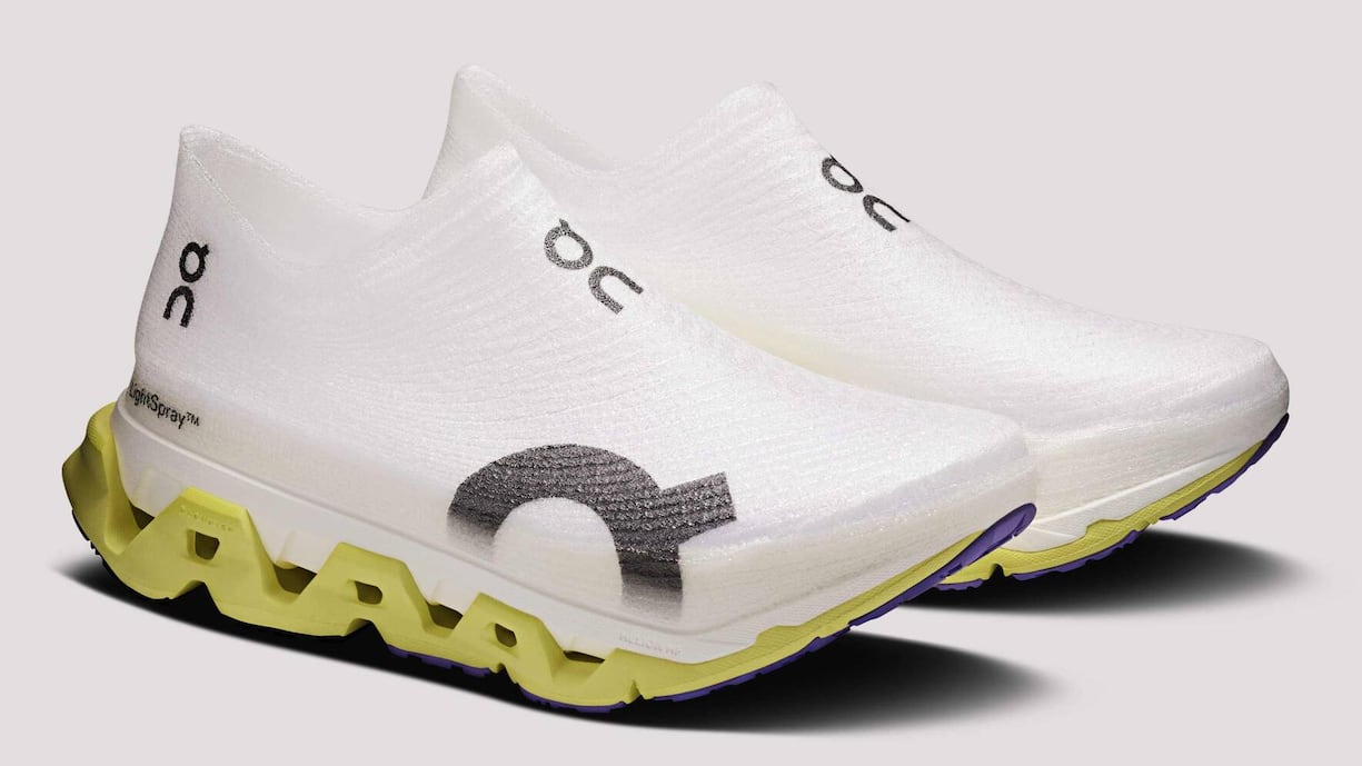 Der erste Schuh aus der neuen Fabrik in Südkorea: Der On Lightspray Cloudmonster 3 Hyper.