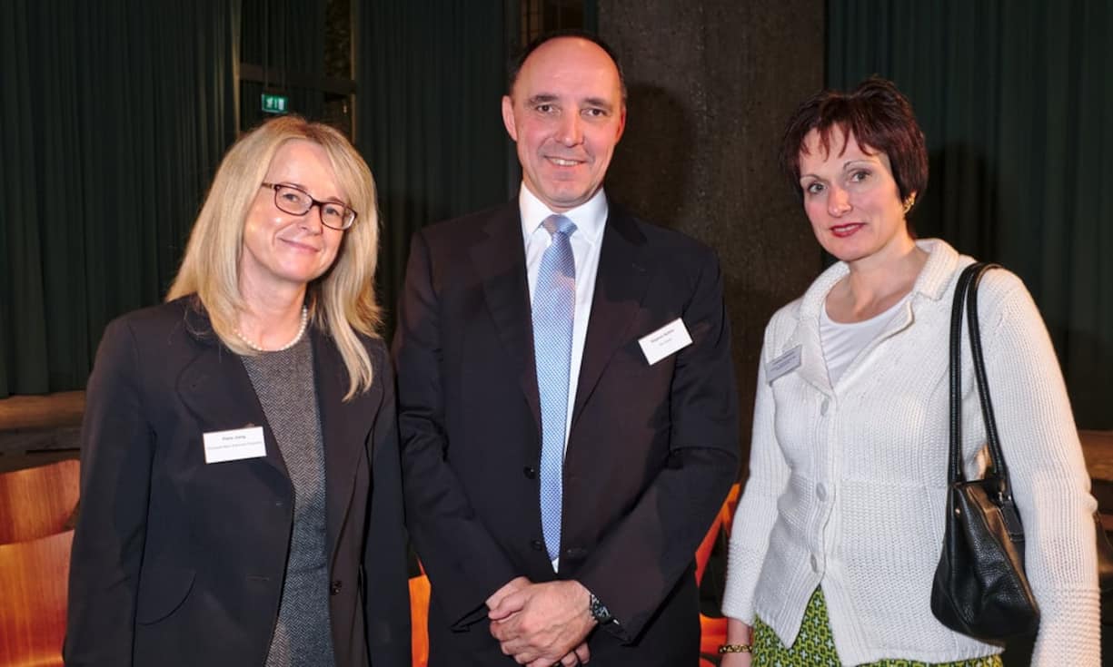 Petra Joerg, CEO, Rochester-Bern Executive Programs;
Stephan Nyfeler, Senior Account Executive Global Clients, Aon Hewitt (Schweiz) AG;
Cristina Feistmann, Company Secretary, Swiss Reinsurance Company Ltd.