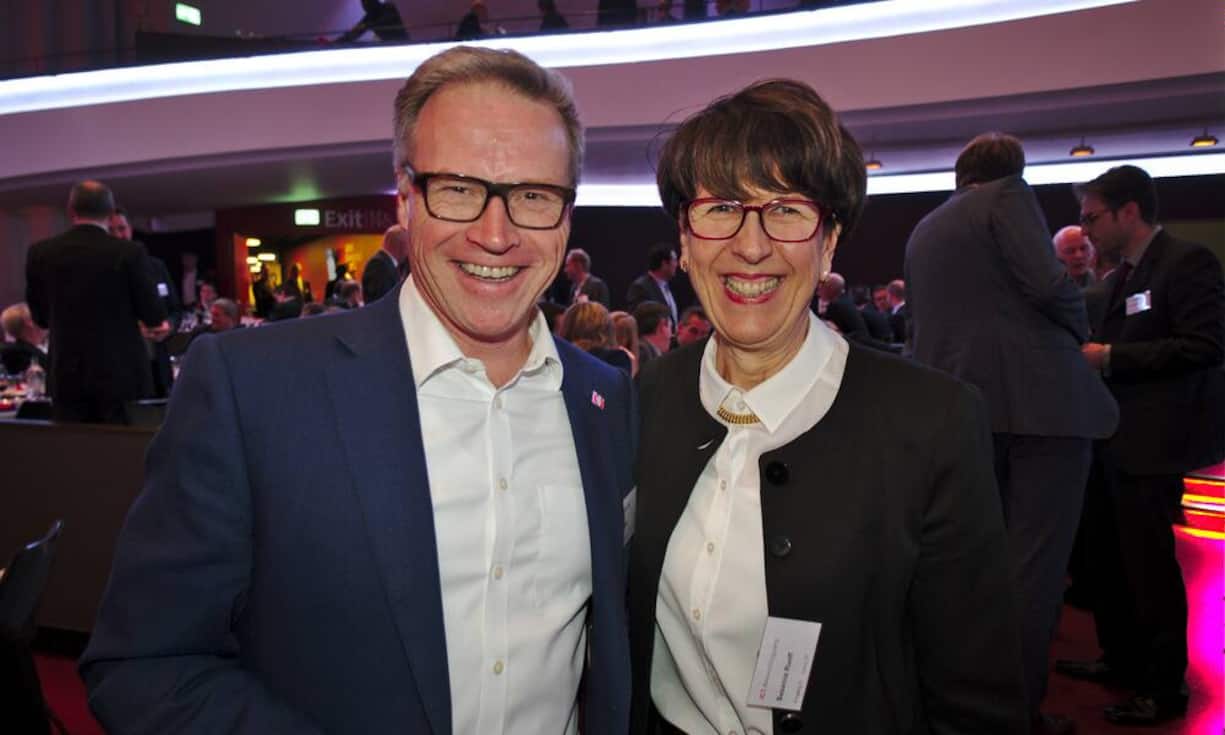 Andreas Meyer, CEO, SBB AG;
Susanne Ruoff, Konzernleiterin, die Schweizerische Post