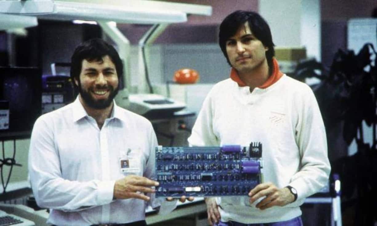 Apple - Marktkapitalisierung 803 Milliarden Dollar, 116'000 Mitarbeiter Mit Steve Wozniak und Steve Jobs wurde Apple von zwei EInwanderern der zweiten Generation gegründet. Wozniaks Vater ist Pole, seine Muttter Deutschschweizerin. Steve Jobs Vater stammte aus Syrien, er wuchs bei Adoptiveltern auf.