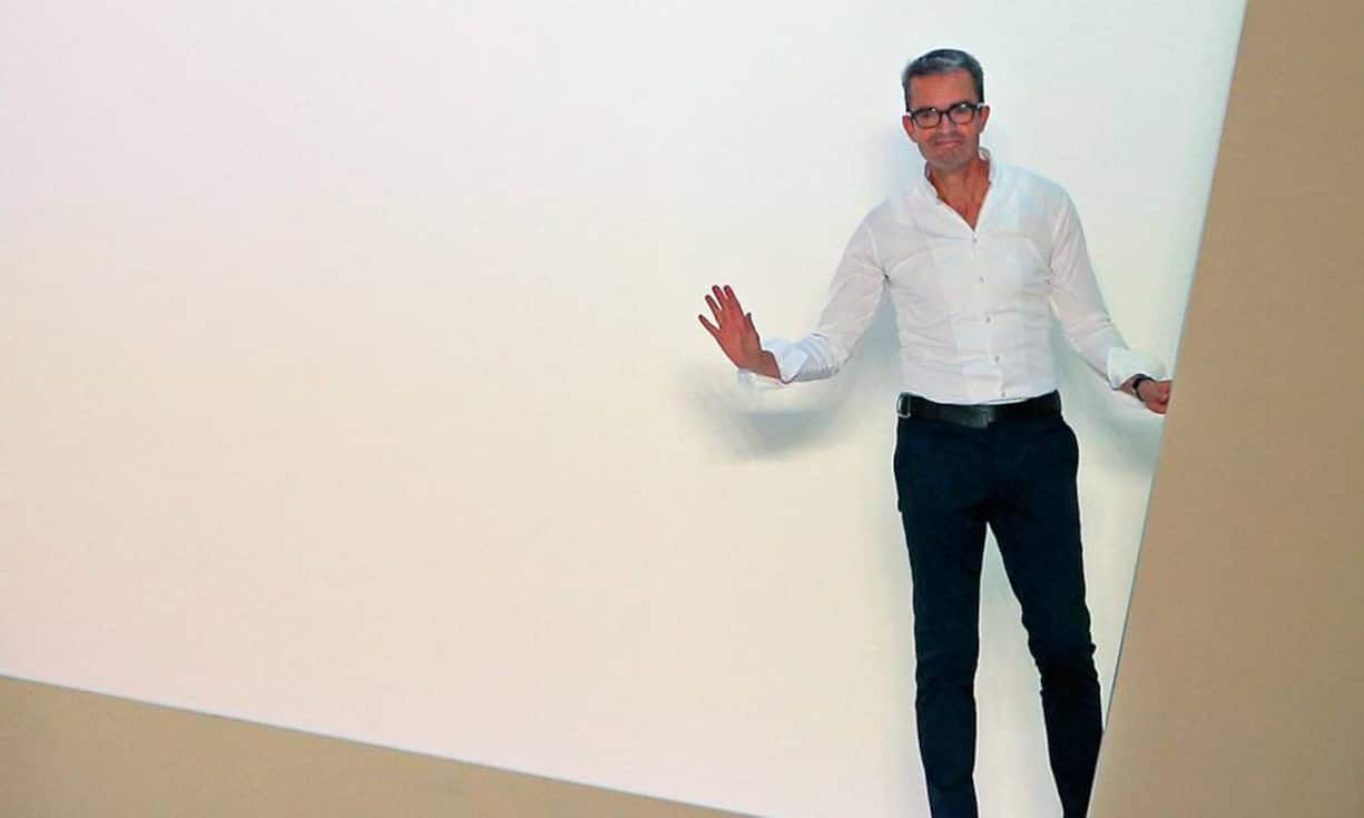 Albert KriemlerKreativchef AkrisKriemler ist vom renommierten New Yorker Fashion Institute of Technology mit dem Couture Council Award for Artistry of Fashion ausgezeichnet worden. In der Laudatio wurde er unter anderem gelobt für «seinen luxuriösen Minimalismus». Seine internationale Fangemeinde umfasst resolut selbstbewusste Frauen - von Michelle Obama bis Wirtschaftskapitäninnen wie Yahoo-Chefin Marissa Mayer.