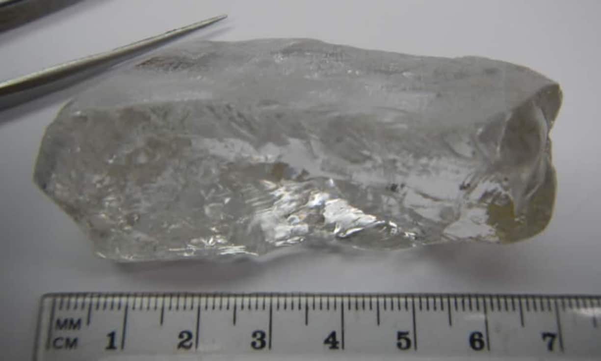 Diese Rekorde verdankt die Welt den Diamanten:
404.2 Karat* misst der grösste Rohdiamant Angolas. Die australische Bergbaufirma Lucapa Diamond Company hat den Edelstein Anfang 2016 geschürft. Nur 26 Diamanten sind grösser, darunter...
*1 Karat entspricht 0,2 Gramm