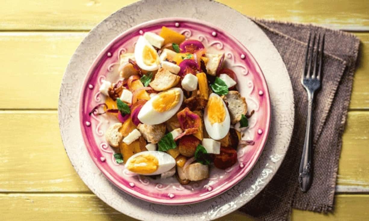 HelloFresh Tag 2: Der Mediterrane Brotsalat «Panzanella» mit Bacon, wie er aussehen soll.HelloFresh